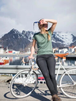 Organic Wool And Silk T-skjorte (Dame) -Osprey Butikk 17 87a38ff2a8 t shirt green woman northern playground 4 full