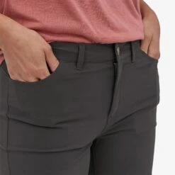 Patagonia Skyline Traveler Shorts Dame -Osprey Butikk 57925 BLK SMPKT 2