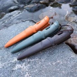 Light My Fire Fireknife 2-i-1 Kniv & Tennstål 16 Light My Fire Fireknife 2-i-1 Kniv & Tennstål -Osprey Butikk 5 swedish fireknife cocoshell in use