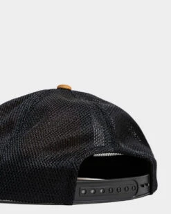 United By Blue Signature Trucker Hat -Osprey Butikk 706 108 18213 signaturetruckerhat camel4 1024x 412bd9b6 75b5 4a50 aa9a 2a9eb3d08201