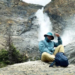 Arcteryx Sinsola Hat Solhatt -Osprey Butikk Arcteryx Sinsola Hat Solhatt modell ute foss