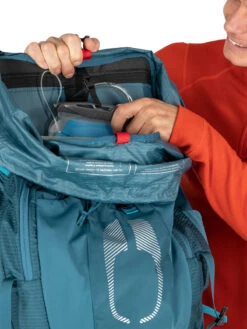 Osprey Atmos AG 50 Tursekk Herre (2022) 30 Osprey Atmos AG 50 Tursekk Herre (2022) -Osprey Butikk Atmos 65L S22 Detail15 VenturiBlue web