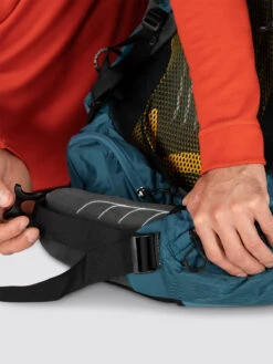 Osprey Atmos AG 65 Tursekk Herre -Osprey Butikk Atmos 65L S22 Detail20 VenturiBlue web 3a20d6fc 700f 4cbb ac52 9d0514631e84