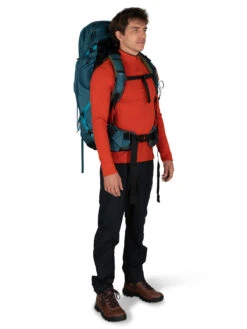 Osprey Atmos AG 65 Tursekk Herre -Osprey Butikk Atmos 65L S22 OnBody1 VenturiBlue web