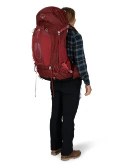 Osprey Aura AG 65 Tursekk Dame -Osprey Butikk AuraAG 65L S22 OnBody2 BerrySorbetRed web