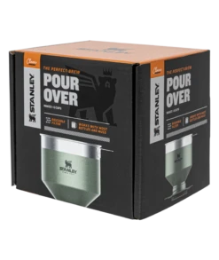 Stanley Classic Perfect Brew Pour Over -Osprey Butikk B2B Large PNG Classic Pour Over packaging hero 1800x1800 e9d5278b 2822 44c0 a1a6 9ebd39b48a59
