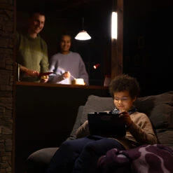 Home 600 Solar System (Solcellebelysning) -Osprey Butikk BRIGHT Home 600 Solar Home System Solcellebelysning familie nettbrett