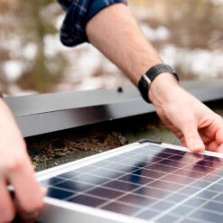 Home 300 Solar System (Solcellebelysning) -Osprey Butikk BRIGHT Home 300 Solar Home System solcellepanel detalj