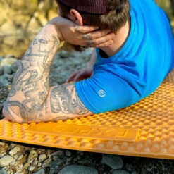 Exped FlexMat Liggeunderlag -Osprey Butikk EXPED FlexMat Liggeunderlag mann