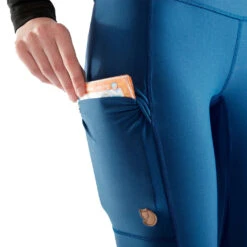 Abisko Trekking Turtights Dame -Osprey Butikk Fjellreven Abisko Trekking Turtights Dame modell kartlomme detalj