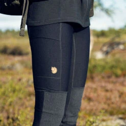 Abisko Trekking Turtights Dame -Osprey Butikk Fjellreven Absisko Trekking Turtights Dame modell ben detalj