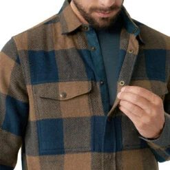 Canada Flanellskjorte (Herre) 15 Canada Flanellskjorte (Herre) -Osprey Butikk Fjellreven Canada Flanellskjorte Herre modell brystkomme detalj