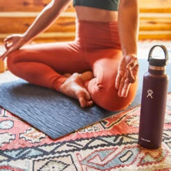 Hydro Flask Standard Mouth Isolerende Drikkeflaske (621 Ml) -Osprey Butikk Hydro Flask Standard Mouth Isolerende Drikkeflaske 621ml yoga