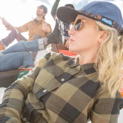 KAVU Organic Strapcap -Osprey Butikk KAVU Organic Strapcap modell skibakken