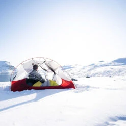 MSR Hubba Hubba NX Telt (2-Personer) -Osprey Butikk MSR Hubba Hubba NX Telt 2 Personer paa fjelltur