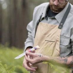 Opinel Escapade Edition N°08 Lommekniv (Elevation) 10 Opinel Escapade Edition N°08 Lommekniv (Elevation) -Osprey Butikk Opinel Escapade Edition No 08 Lommekniv Elevation artist i handa