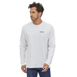 Patagonia L/S P-6 Logo Responsibili-Tee Longsleeve -Osprey Butikk Patagonia LS P 6 Logo Responsibili Tee Longsleeve Herre White Modell Front