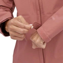 Patagonia Torrentshell 3L Jacket Regnjakke (Dame) -Osprey Butikk Patagonia Torrentshell 3L Jacket Regnjakke Dame Modell ermer