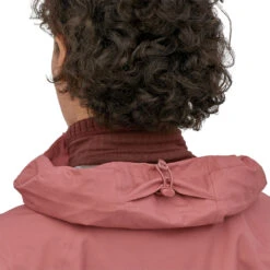 Patagonia Torrentshell 3L Jacket Regnjakke (Dame) -Osprey Butikk Patagonia Torrentshell 3L Jacket Regnjakke Dame Modell hette bak