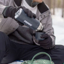 Primus Vacuum Bottle Isolerende Termos (0,5 Liter) -Osprey Butikk Primus Vacuum Bottle Termos 0 5 liter ute tur