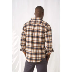 United By Blue Responsible Flanellskjorte - Egret (Herre) -Osprey Butikk United By Blue Responsible Flanellskjorte Herre Egret modell bak