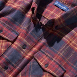 United By Blue Responsible Flanellskjorte - Merlot (Herre) -Osprey Butikk United By Blue Responsible Flanellskjorte Herre Merlot stoff detalj