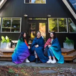 Rumpl The Original Puffy Blanket Turpledd (Rainbow Fade) -Osprey Butikk X 211015 Lifestyle OGPuffy ArizonaFade RainbowFade Deepwater SamsonHatae 104