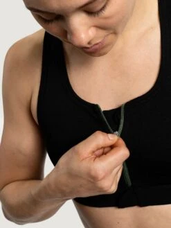 Zipbra Front (Dame) -Osprey Butikk b7a003bd6e9df80a11cdc025616c10c9d225b716 1500x2000 jpg