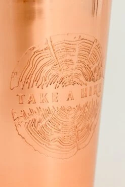 United By Blue Copper Tumber Take A Hike -Osprey Butikk coppertumbler takeahike3 2000x 46facf7e fac1 4402 b7a1 24a3d8afb7f4