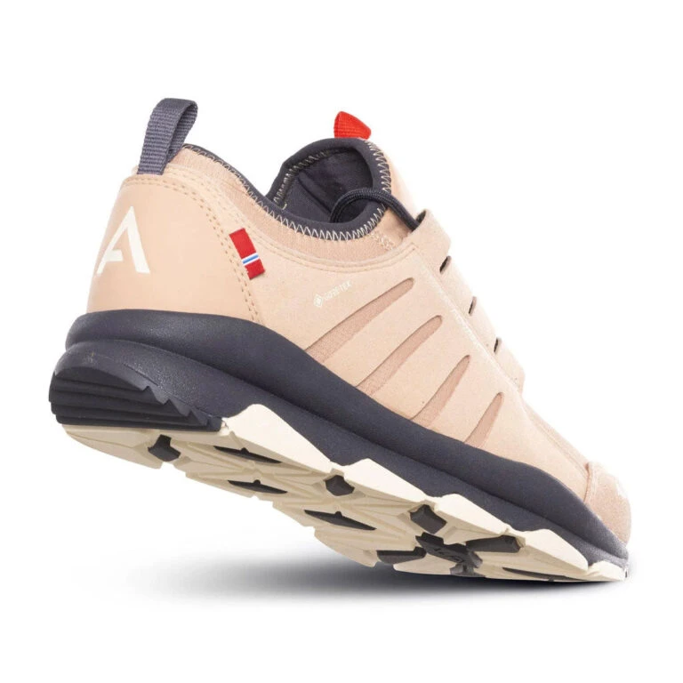 Osprey Butikk -Osprey Butikk ALFA Stokka Advance GTX dame Sand bak 768x768 1